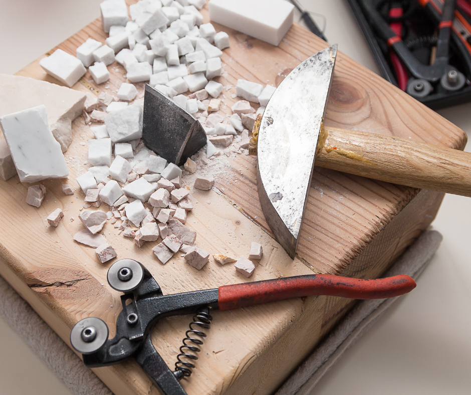 Les bases de la coupe en mosaïque : outils, gestes et premiers réflexes